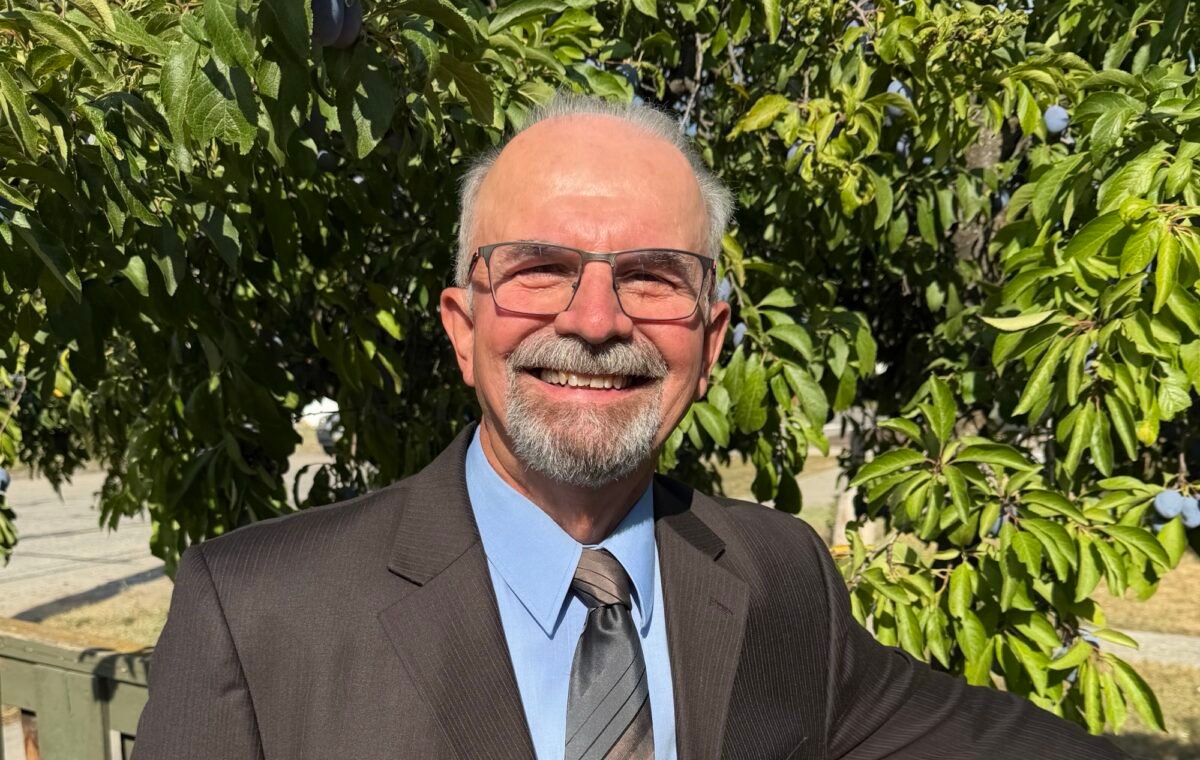 From City Hall to the Campaign Trail: Wayne Lippert Seeks Vernon Mayor’s Chair Again