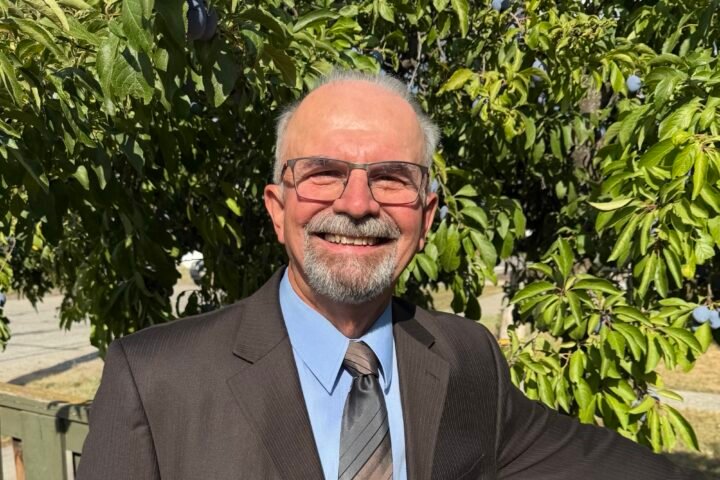 From City Hall to the Campaign Trail: Wayne Lippert Seeks Vernon Mayor’s Chair Again