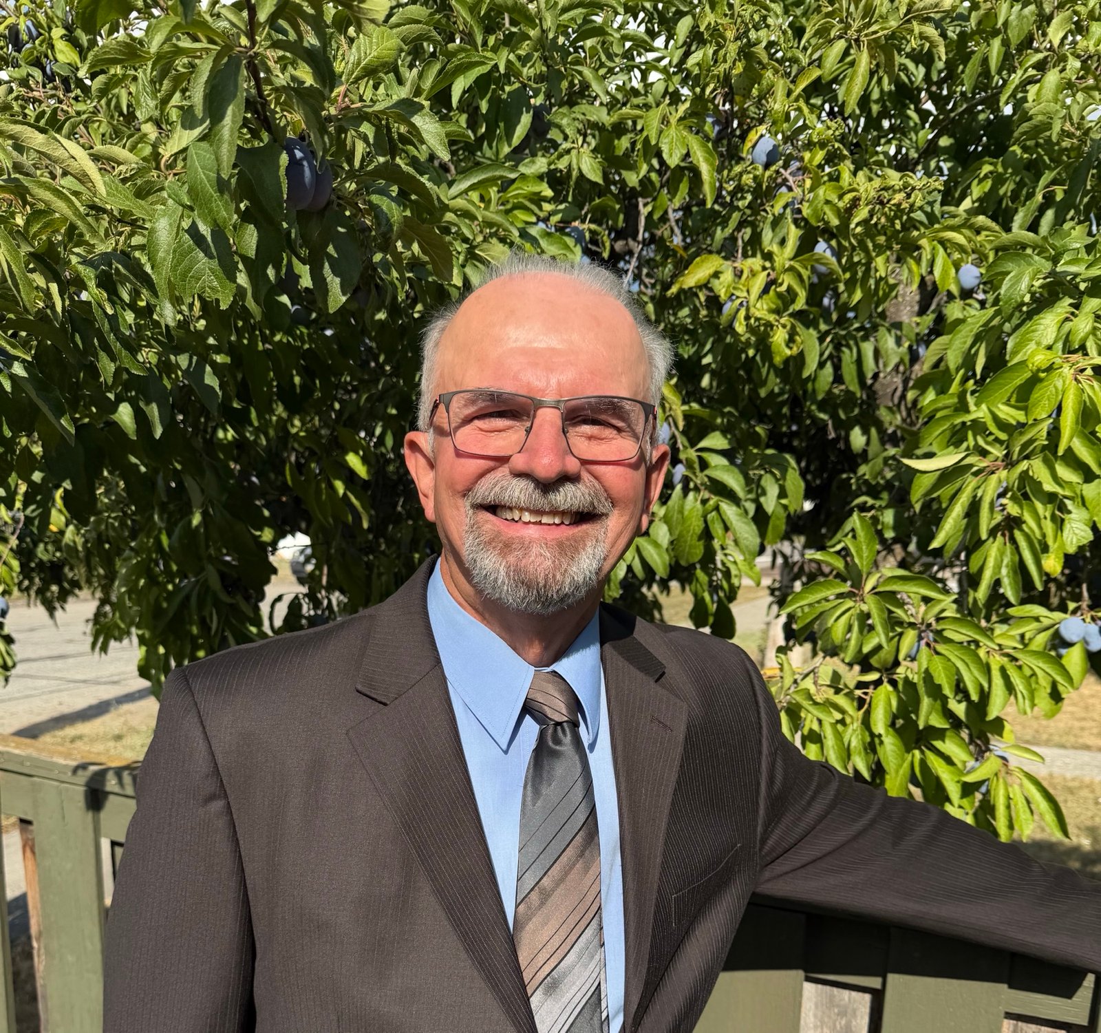 From City Hall to the Campaign Trail: Wayne Lippert Seeks Vernon Mayor’s Chair Again